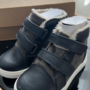 UGG Rennon II High Top Sneaker Toddler Size 8